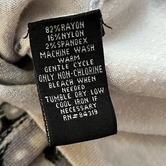 Cyrus Mid Weight V-Neck Sweater - Size XL - Picture 8 of 8